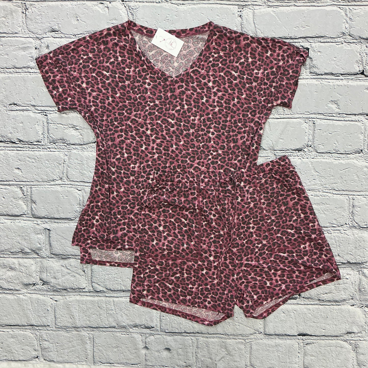 Leopard V-Neck Top & Drawstring Shorts Set (Curvy only)