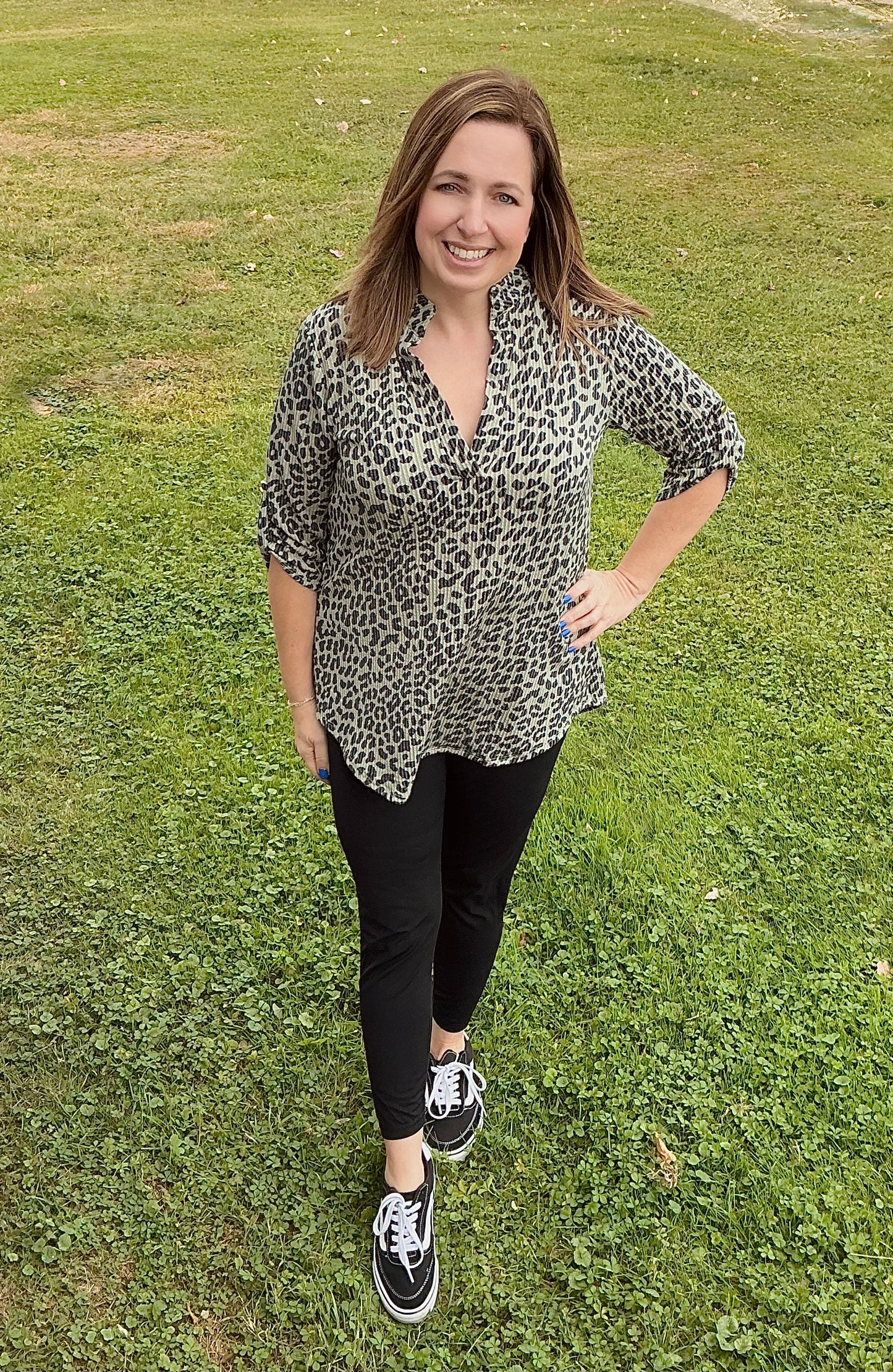 Button Sleeve Collar Animal Urban Rib Top